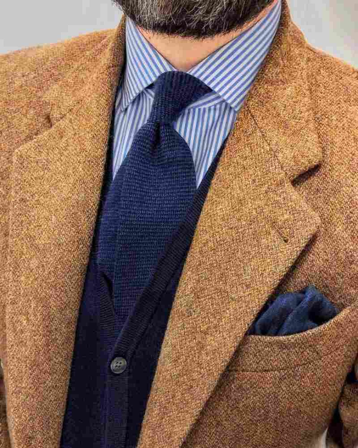 Camisa de algodón con corbata de lana