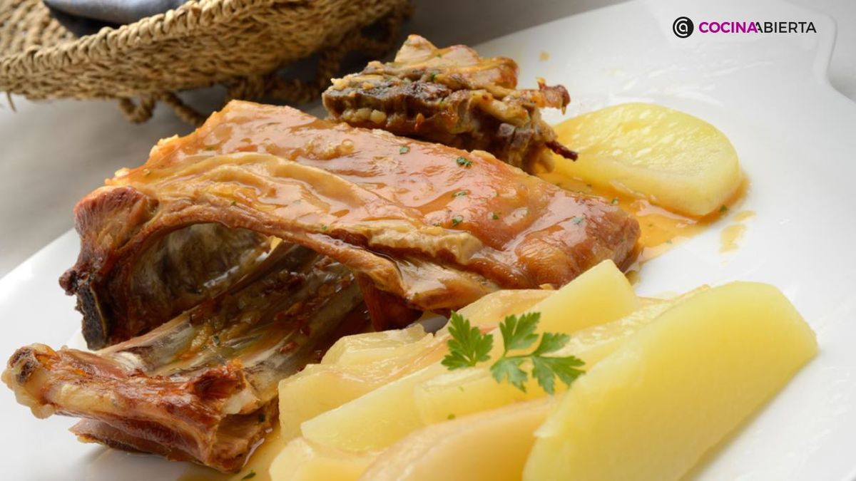 Aprende a elaborar un jugoso cordero al horno con la receta de Karlos Arguiñano