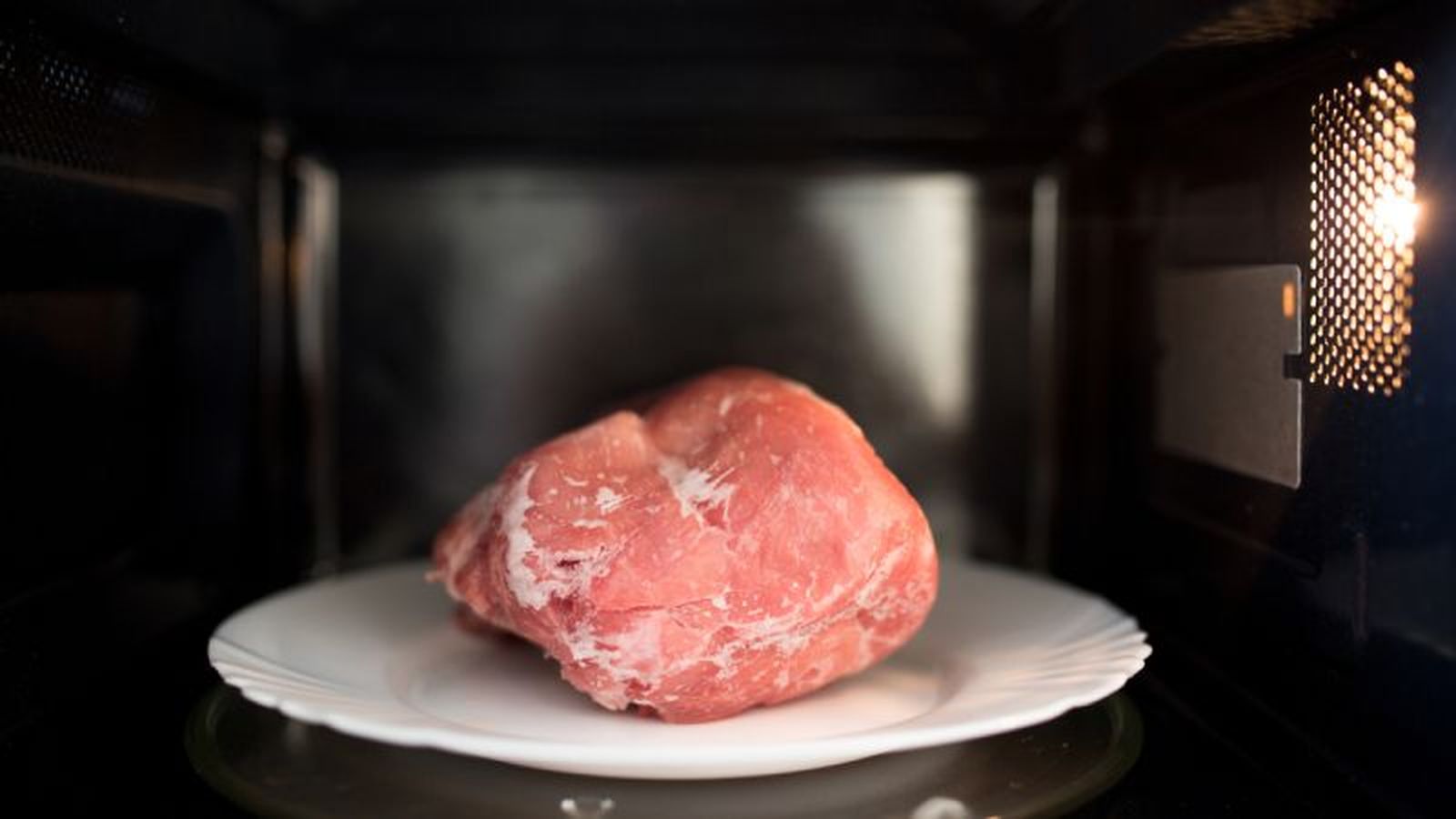 Descongelar la carne en el microondas