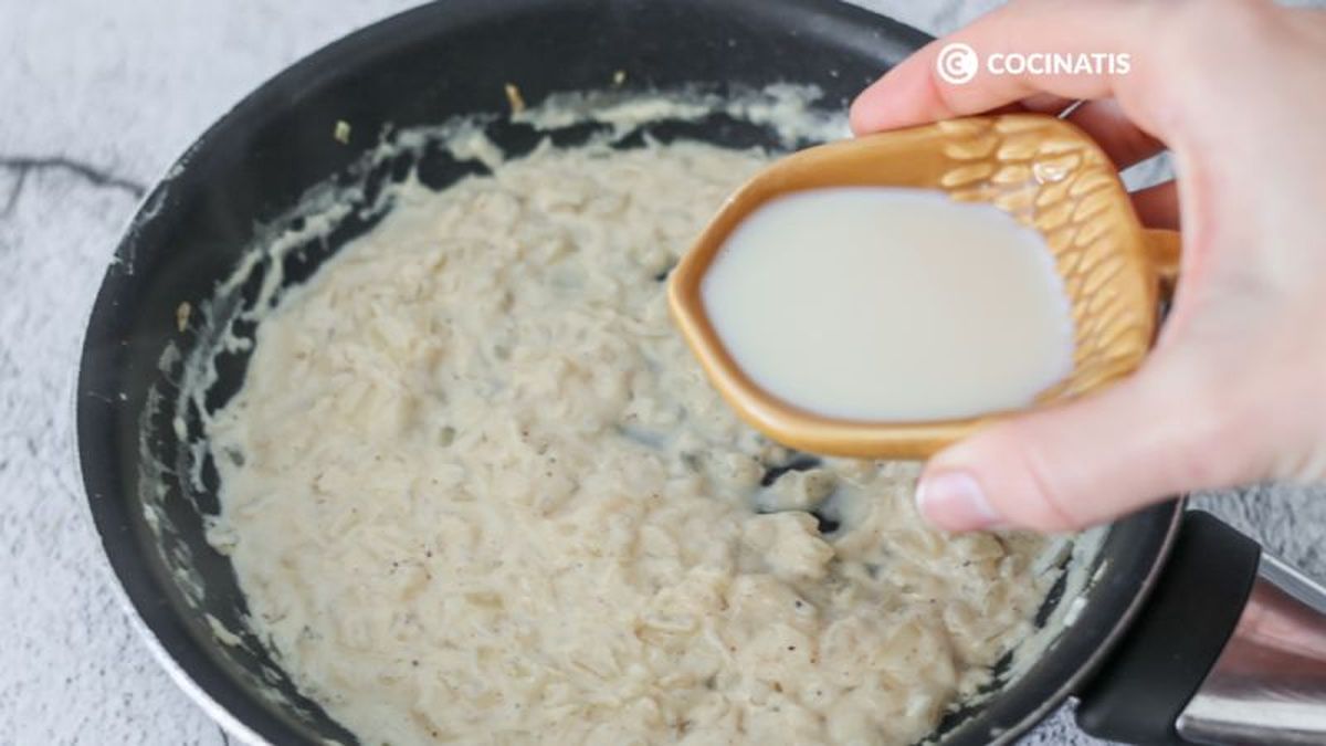 Agregamos la maicena disuelta a la salsa