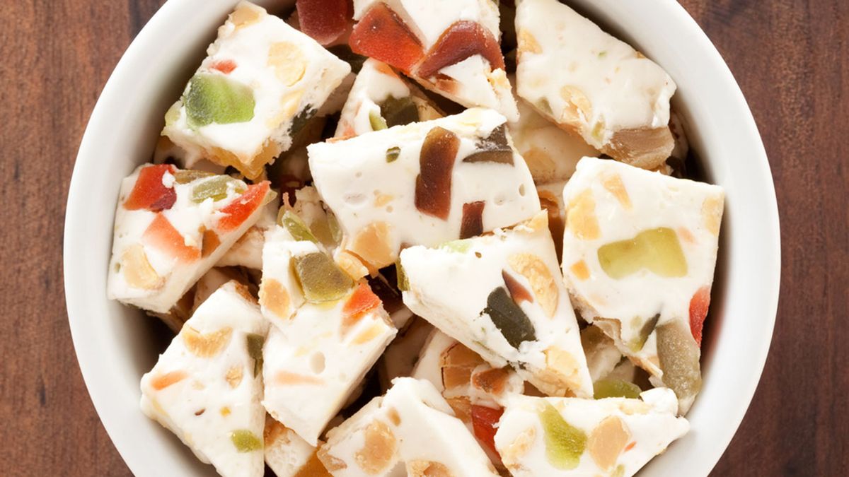 por que comemos turron en navidad origen y variedades turron con frutas