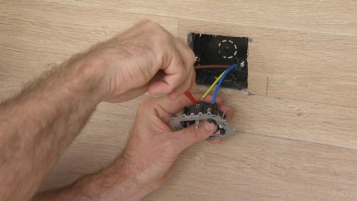 Zócalo eléctrico paso 1