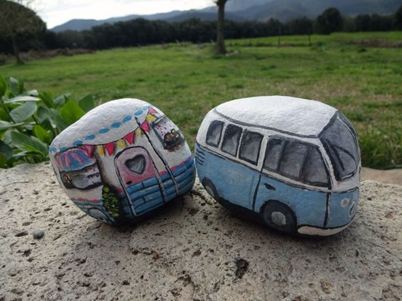 piedras pintadas jardin furgoneta hippie pinterest pedreta de riu