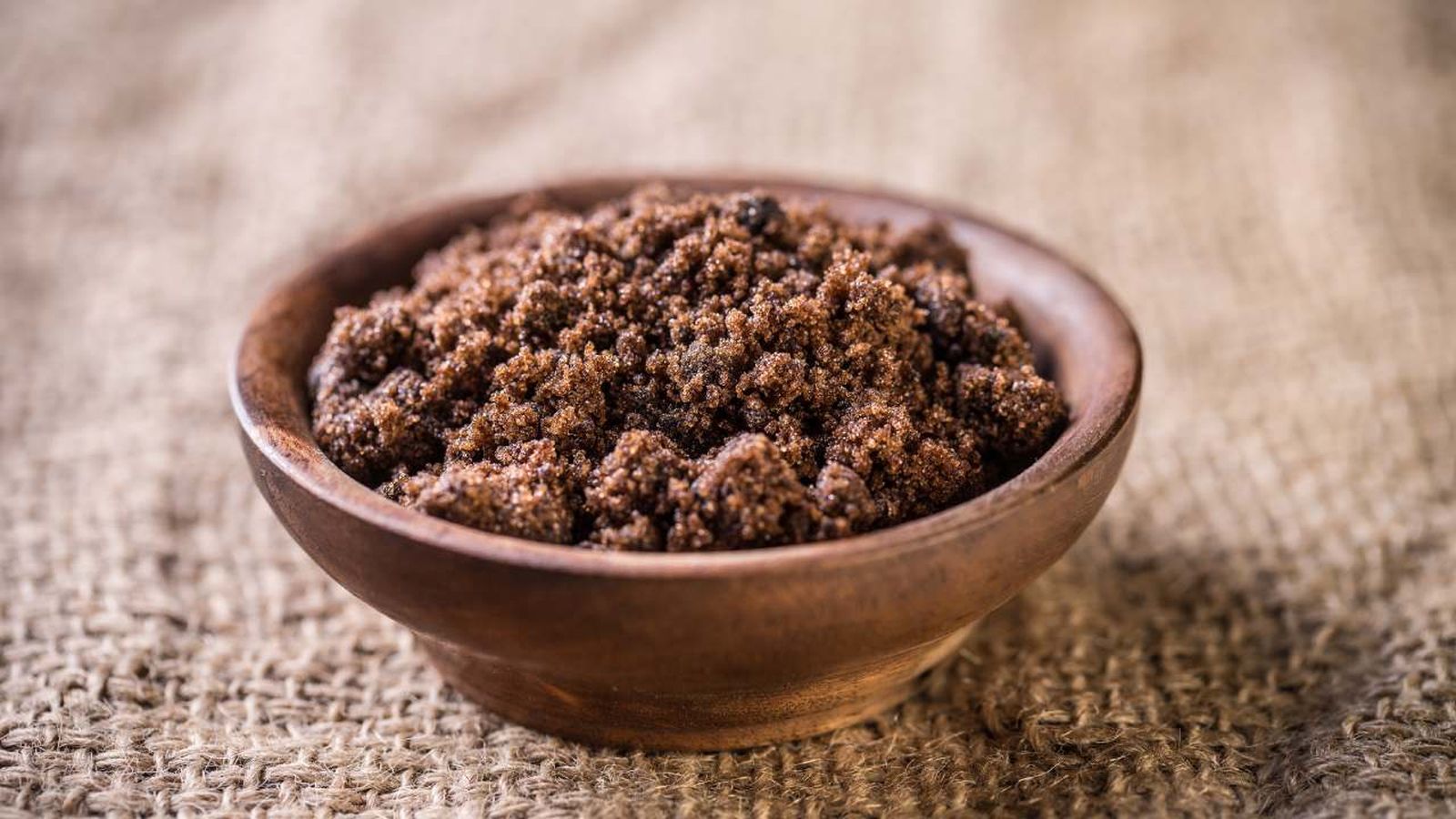 Descubre qué es el azúcar moscabado y sus usos en la cocina