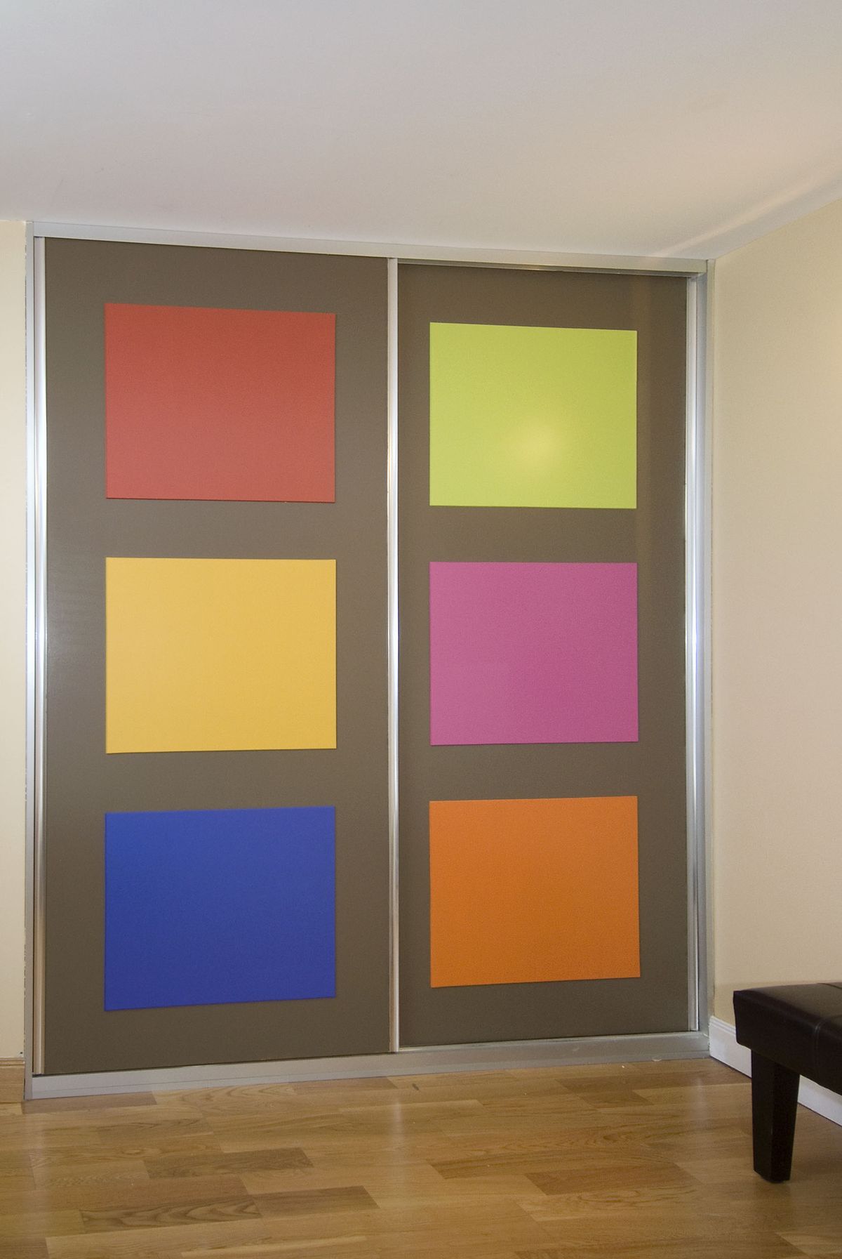 brico 0513 decorar puertas armario paneles colores paso 12 detalle final