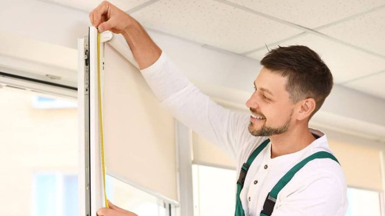 Colocar un estor sin taladrar.