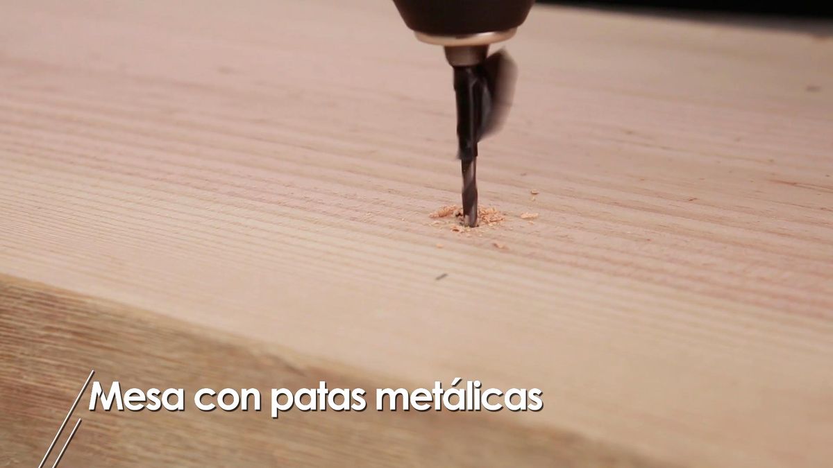 Hacer una mesa con patas metálicas paso 4