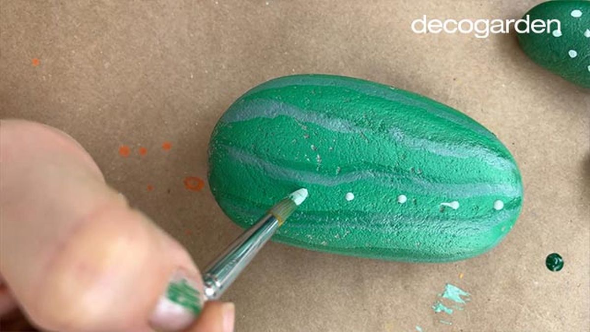 como hacer cactus con piedras paso 4