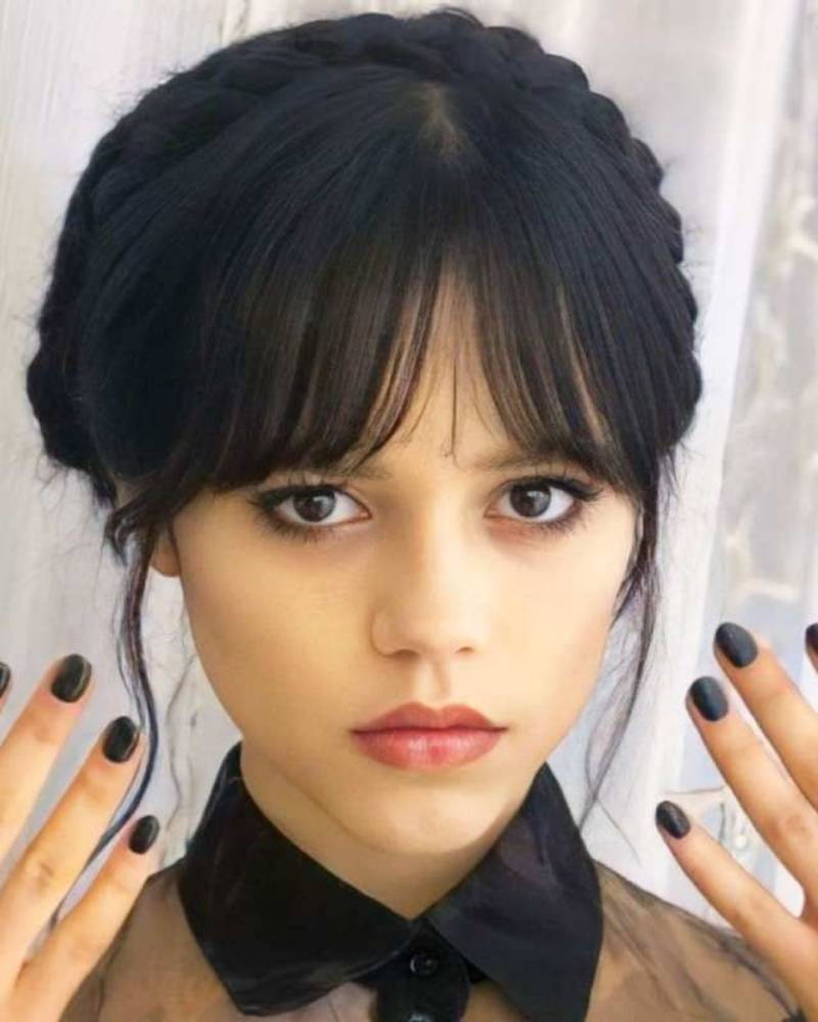Maquillaje de Halloween para mujer de Miércoles Addams
