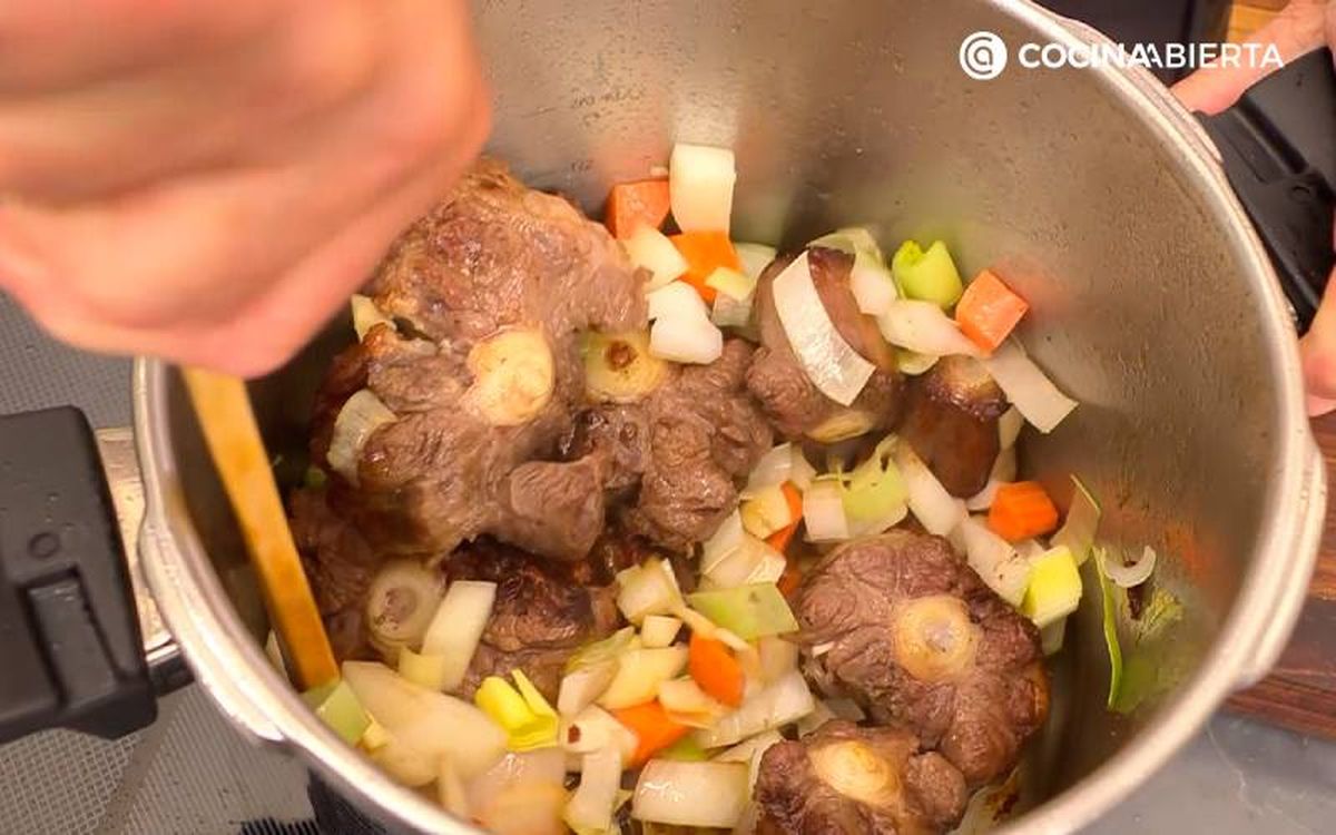 Rehoga las hortalizas a fuego medio