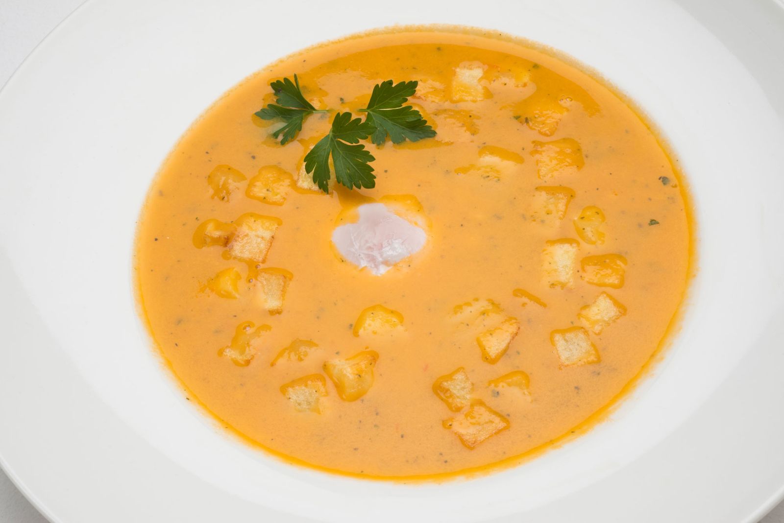 5644 1 Sopa de tomate y cebolla con huevo escalfado (1029) xl