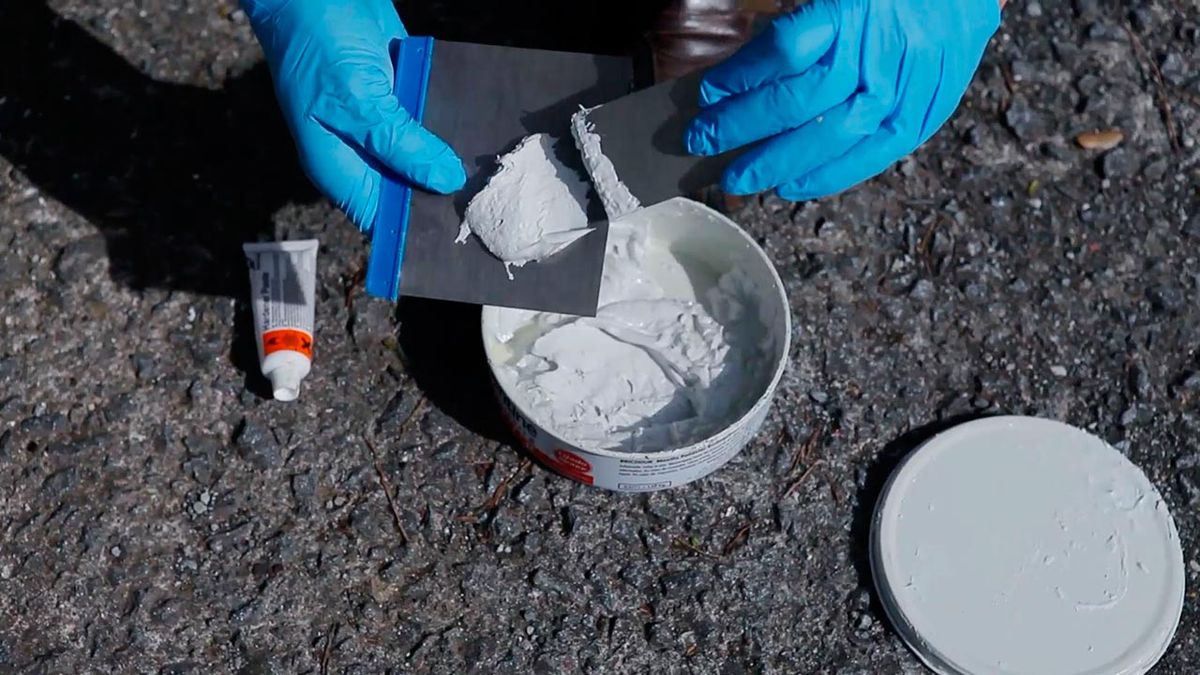 Cómo reparar golpe en embarcación paso 1