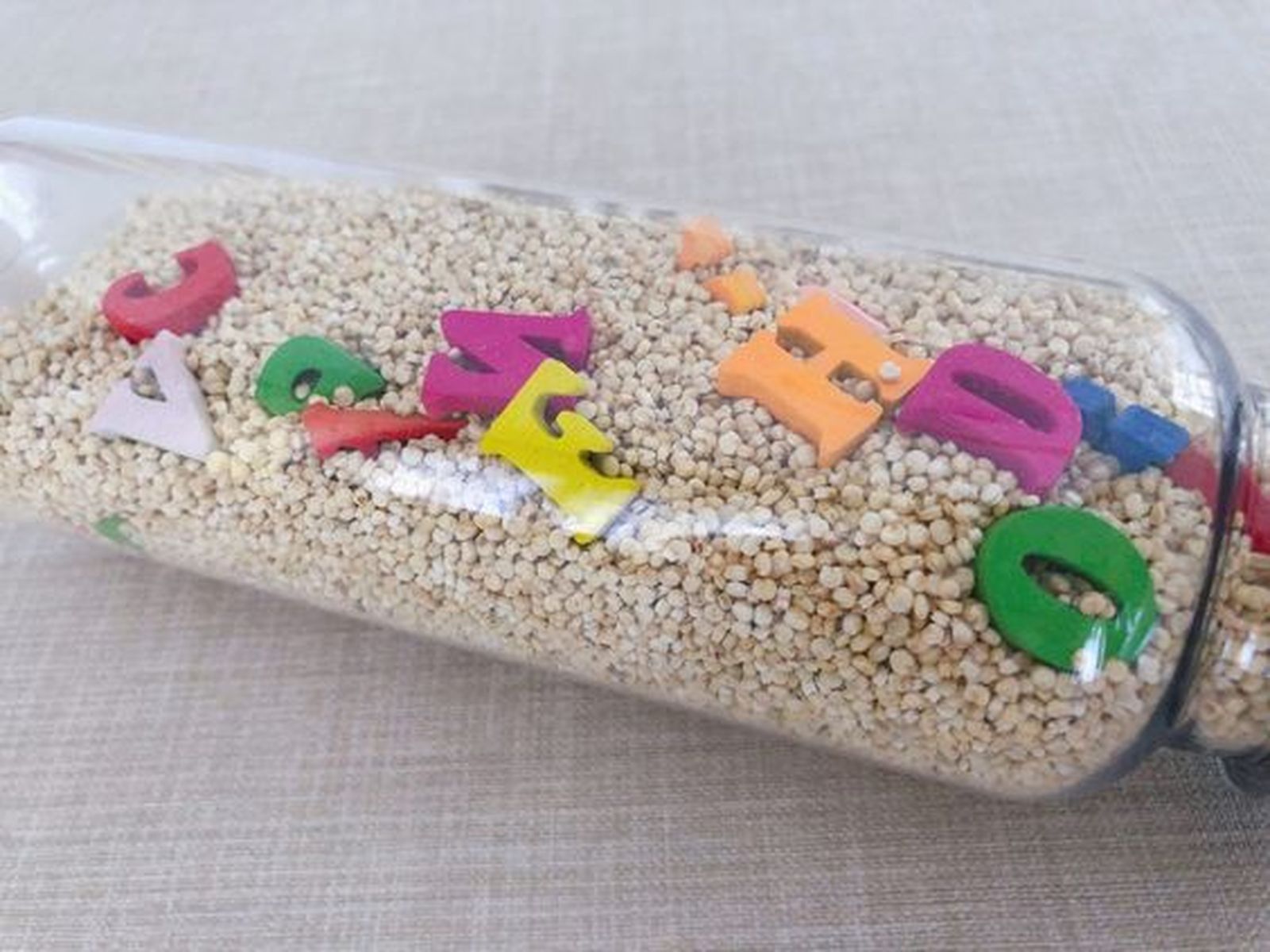 botella sensorial sonido semillas y letras pinterest los inventos de mama