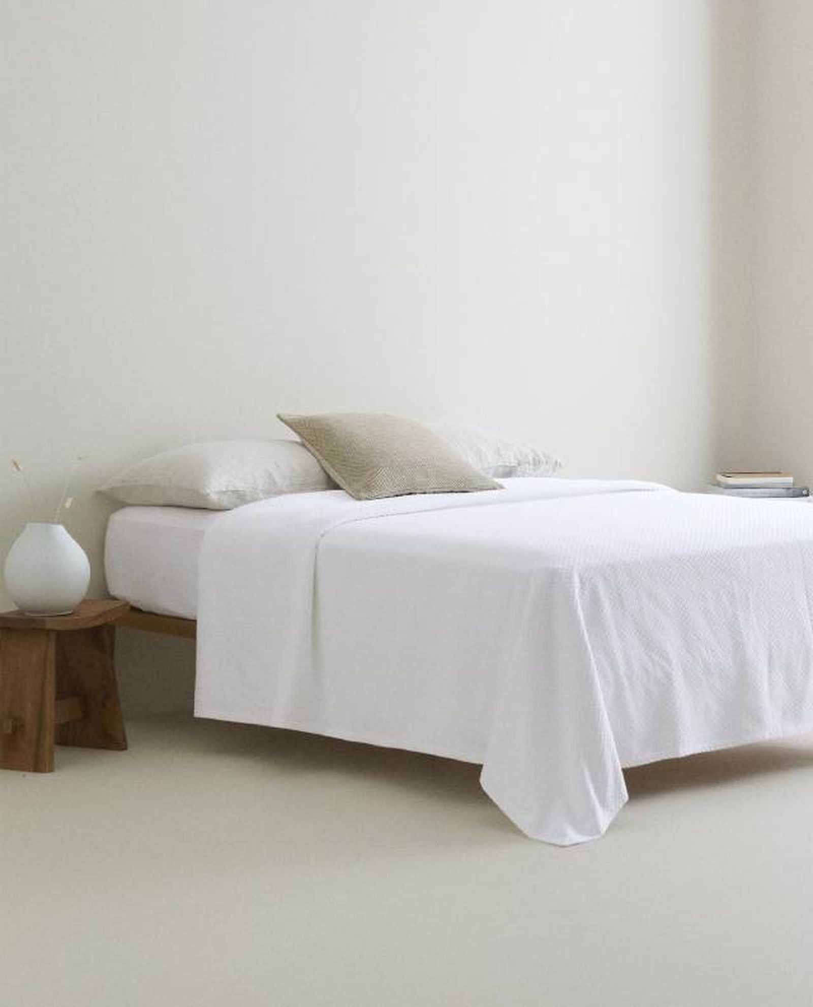 colcha blanca puntos zara home