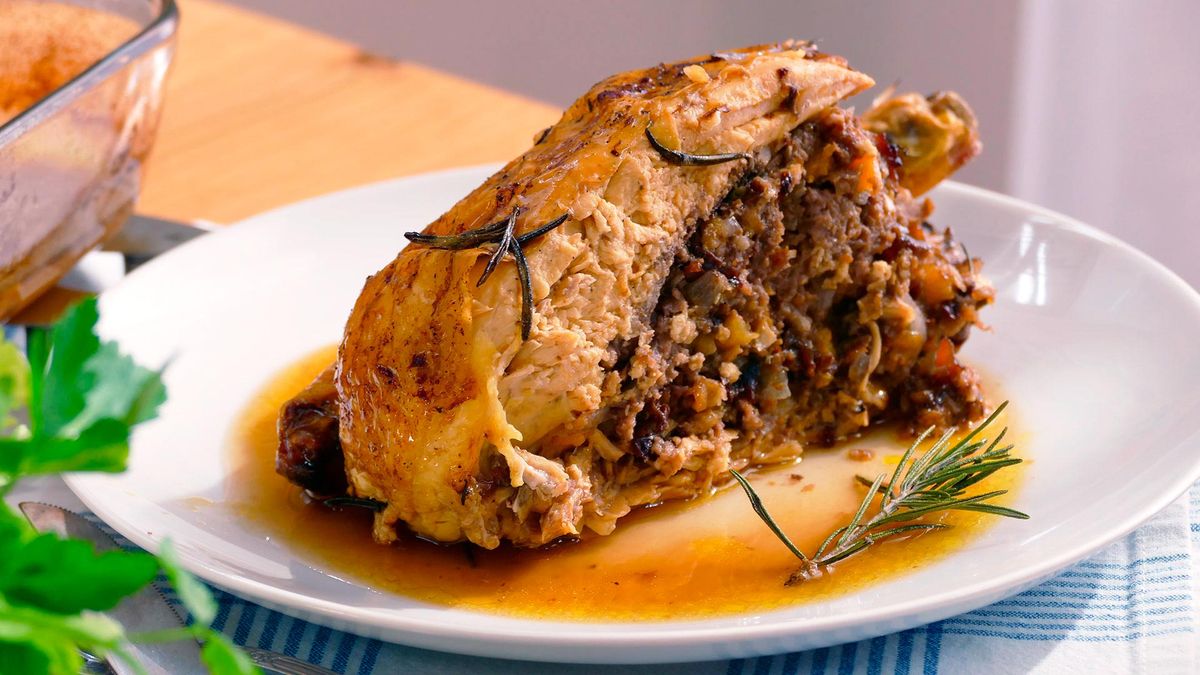 Pollo relleno al horno