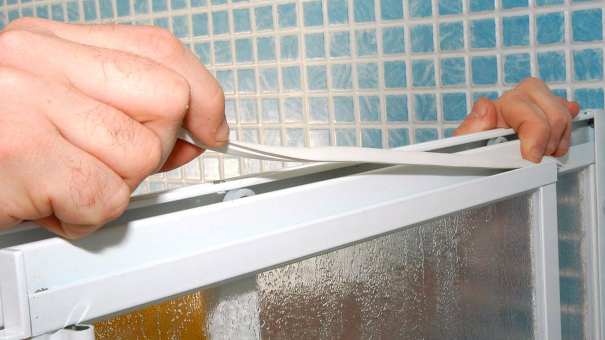 Columna de ducha con mampara paso 13