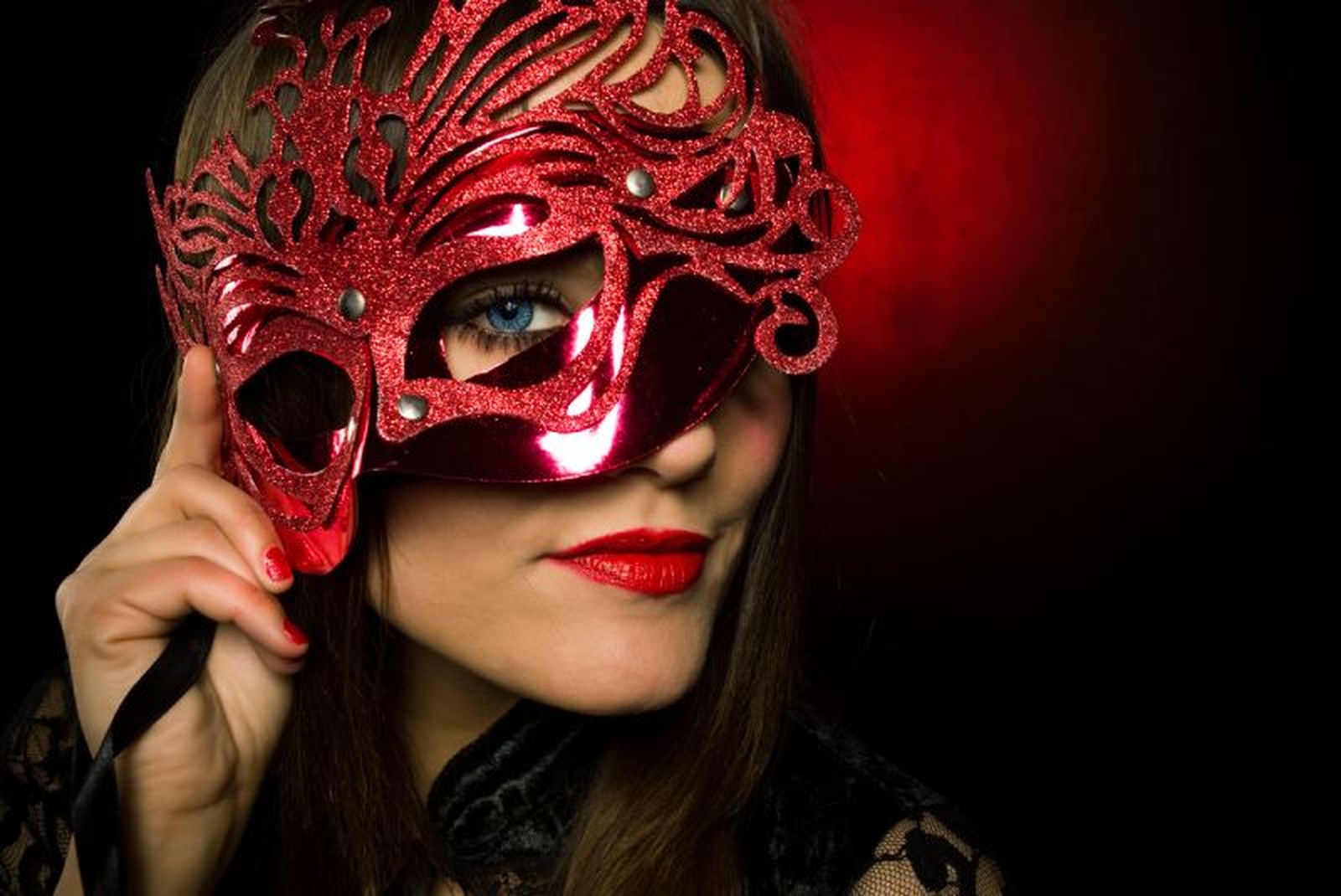 En el look de carnaval no puede faltar una máscara