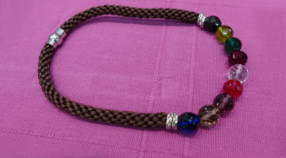 Collar Kumihimo con cuentas de cristal final