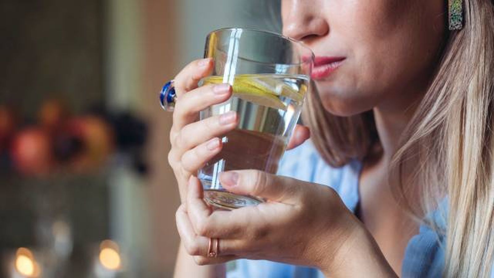 cuales son los beneficios de beber agua con limon 2