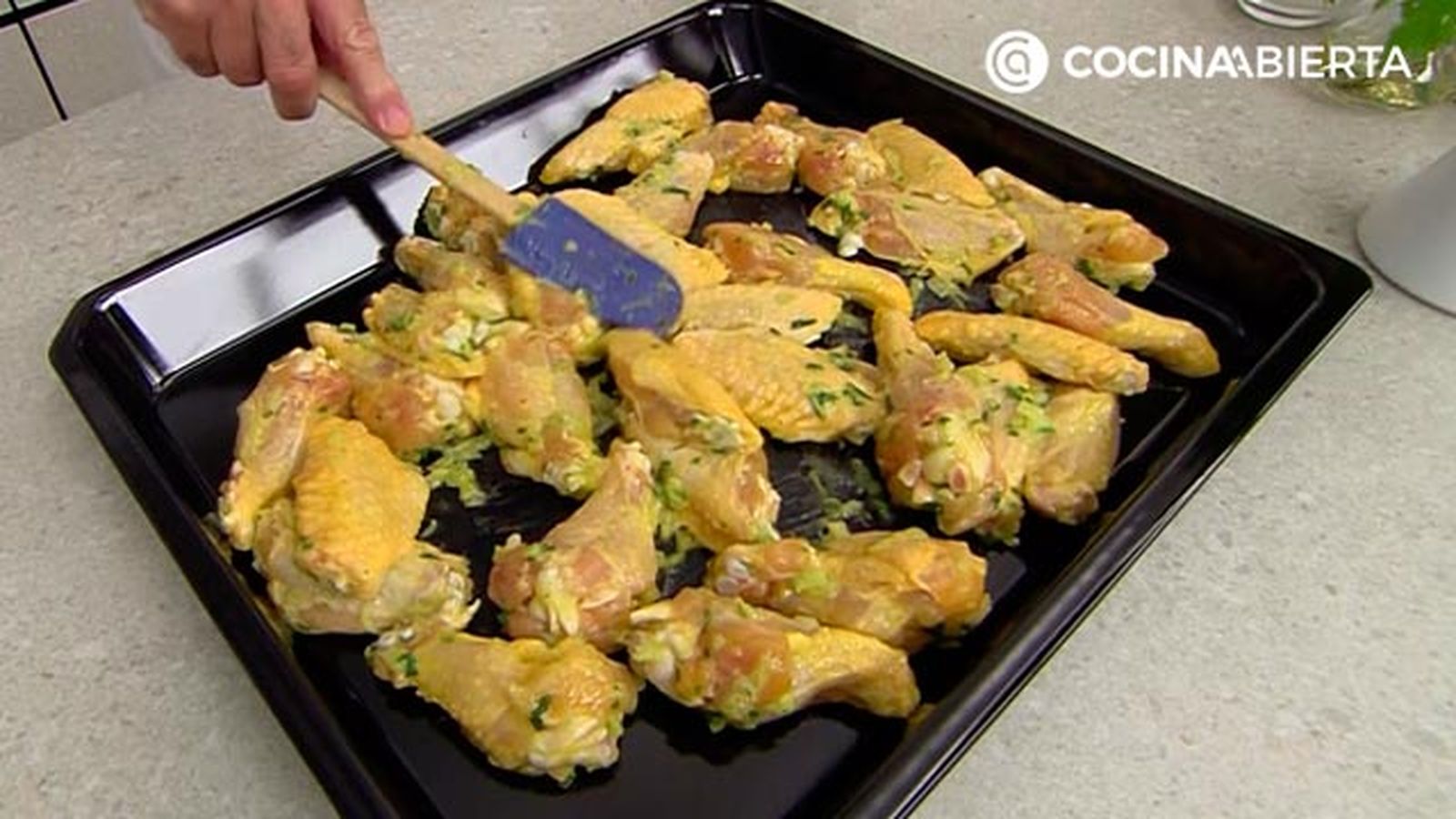 receta alitas de pollo crujientes al horno receta karlos arguinano karl68000321 paso3