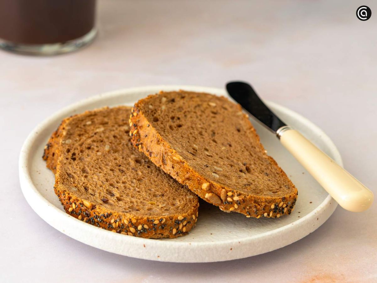 Sirve el pan tostado en freidora de aire