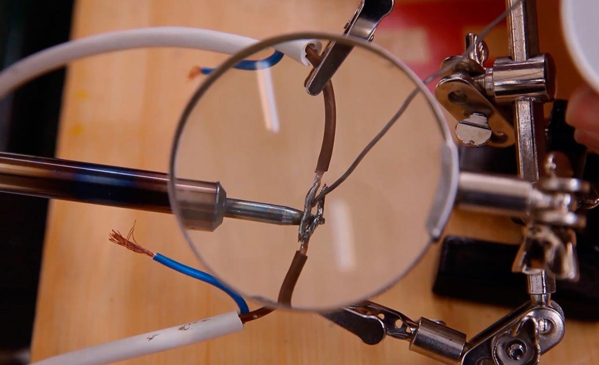 Cómo soldar con estaño paso 4