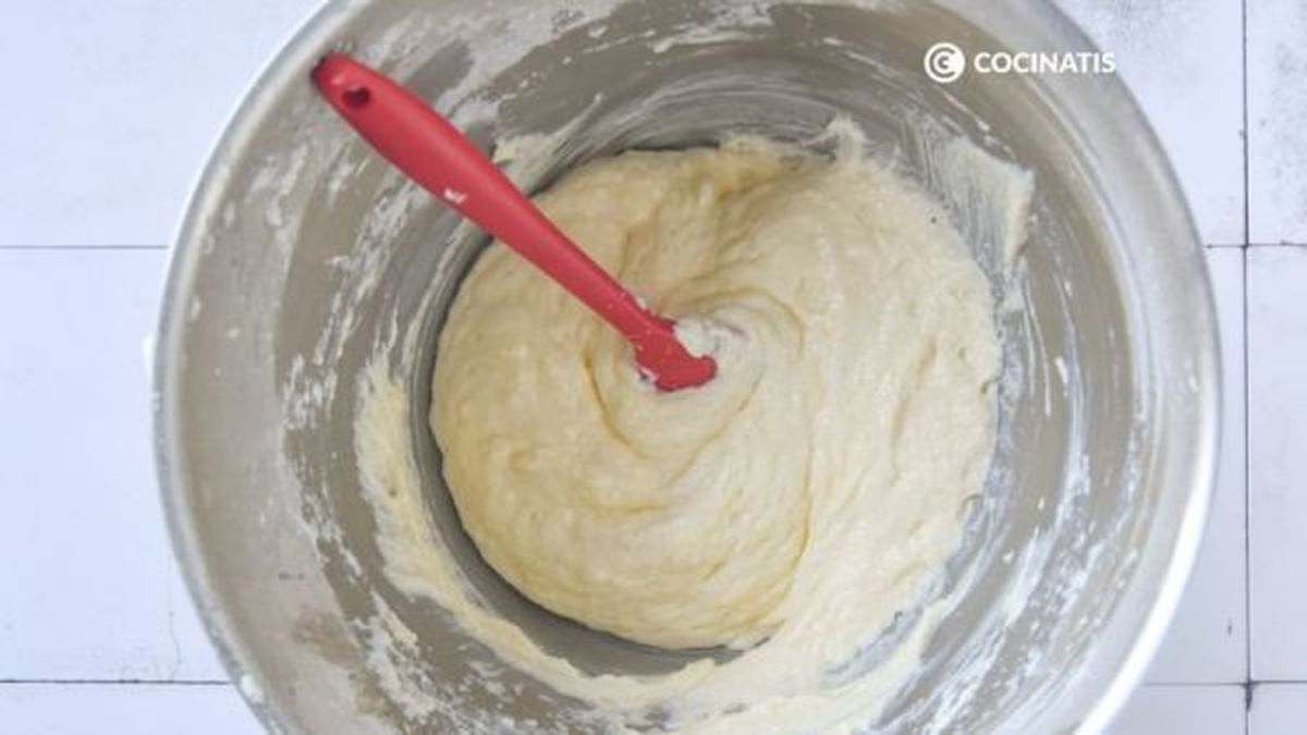 Preparamos la masa de las magdalenas