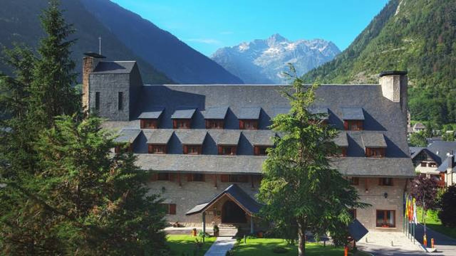 paradores petfriendly admiten mascotas espana en  la naturaleza arties