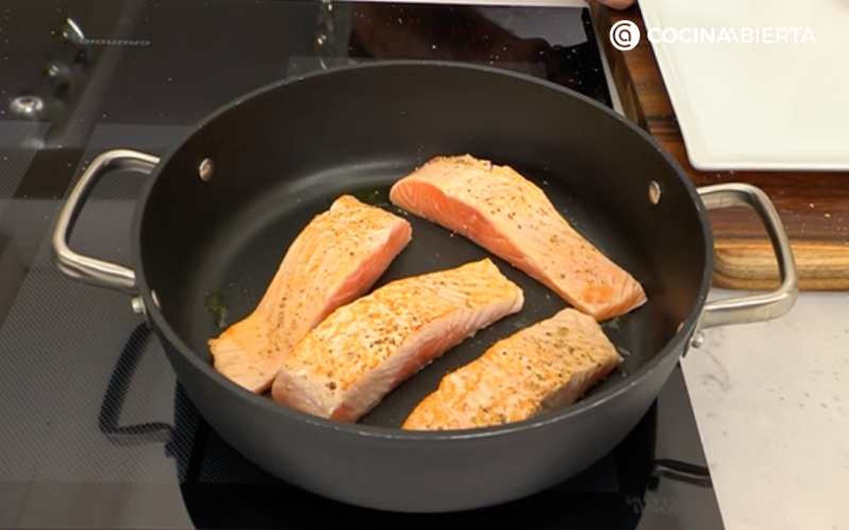 Cocina los filetes de salmón