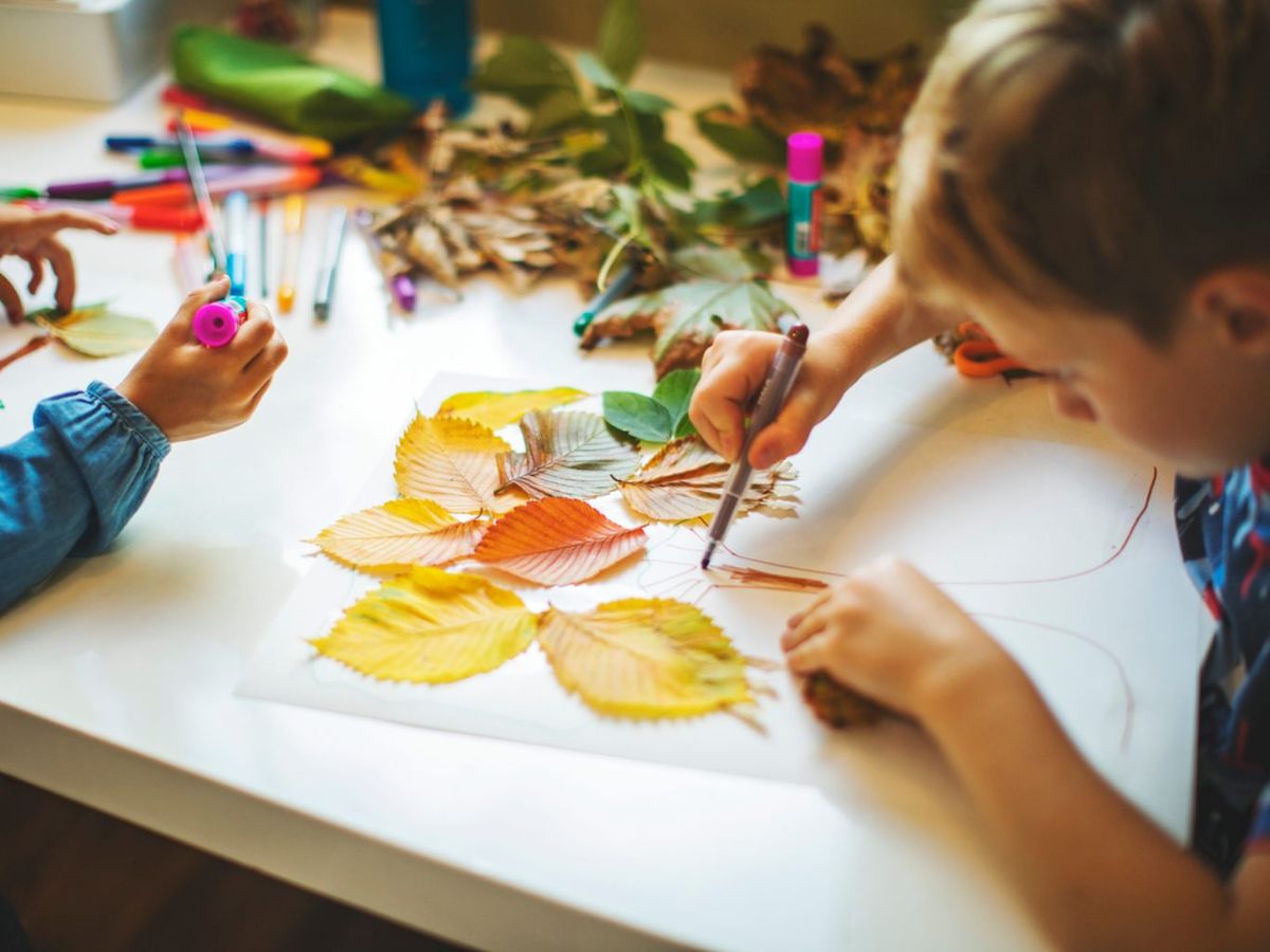 Existen muchas actividades con plantas que estimulan la creatividad de los peques.