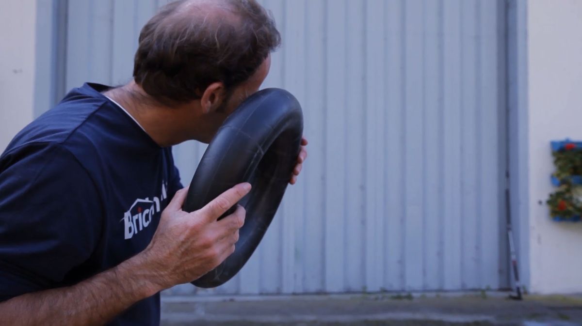 Cómo reparar pinchazo en la cámara de una rueda paso 3