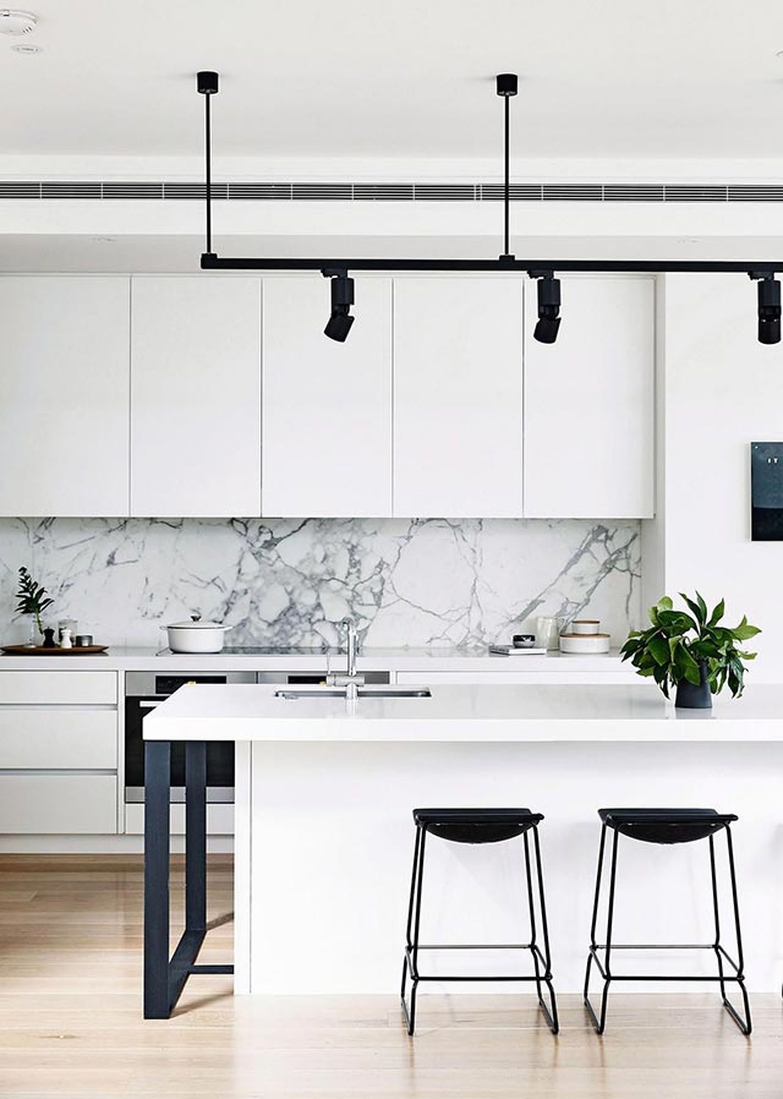 6 Cocinas modernas de color blanco para inspirarte 1