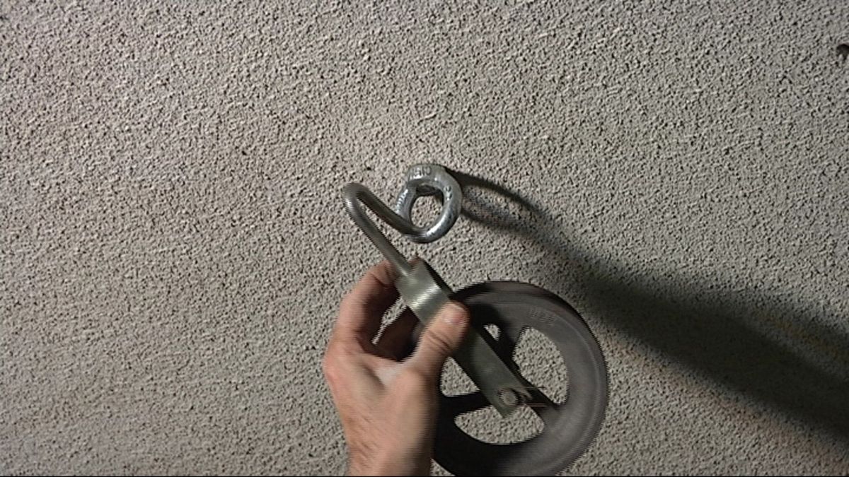 Fijar argolla en techo paso 9