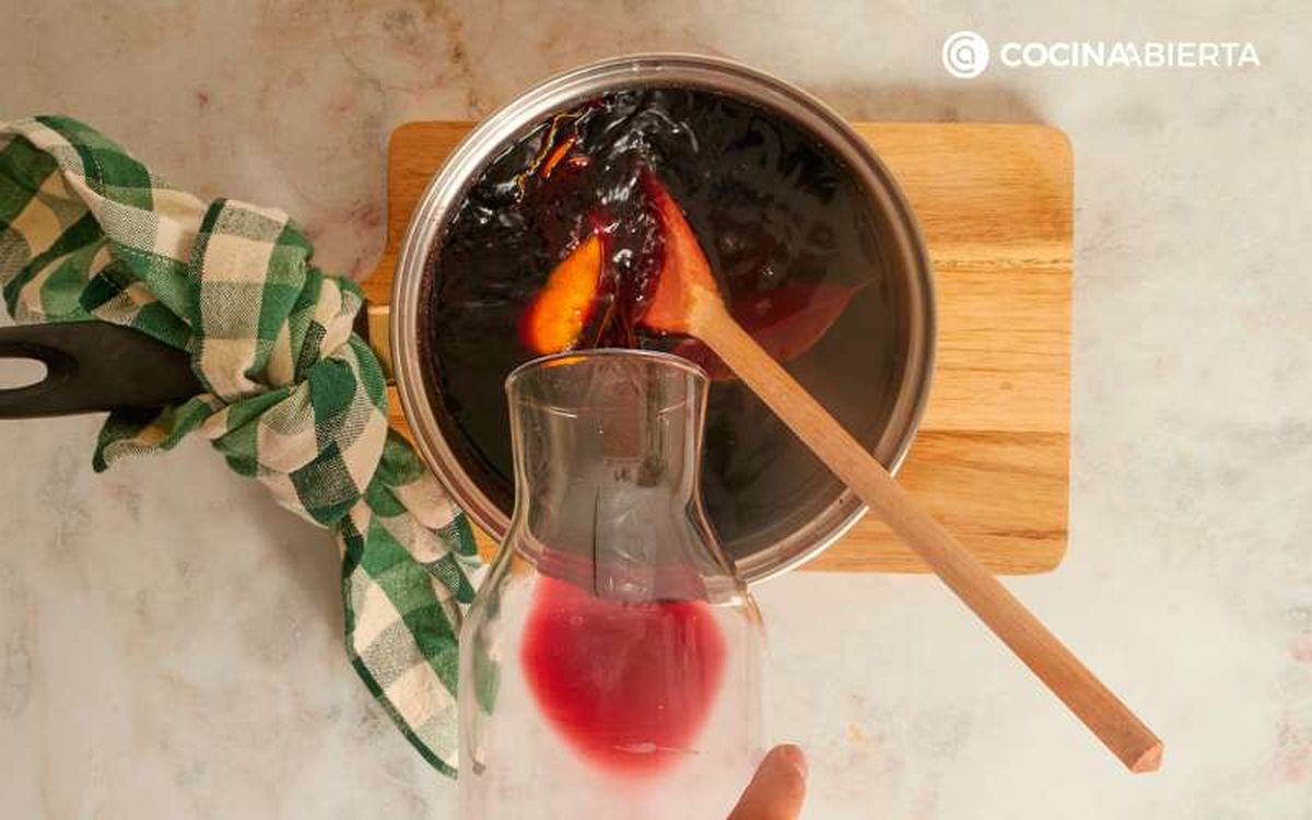 Agrega el resto del vino