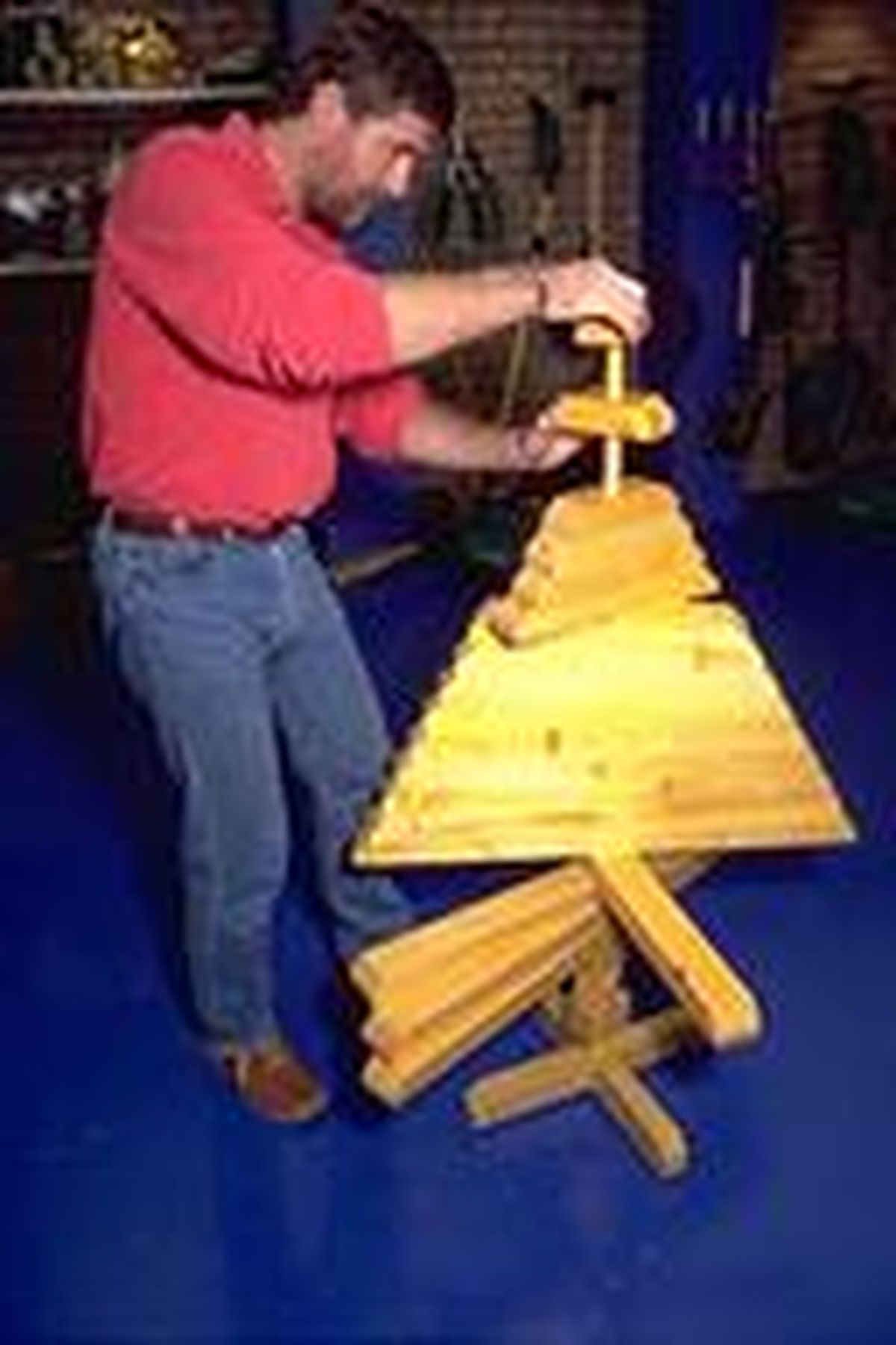 Hacer un árbol de Navidad de madera paso 10