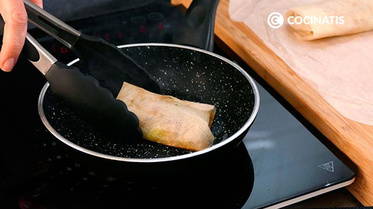 Receta de rollitos de gambas y aguacate  paso 6