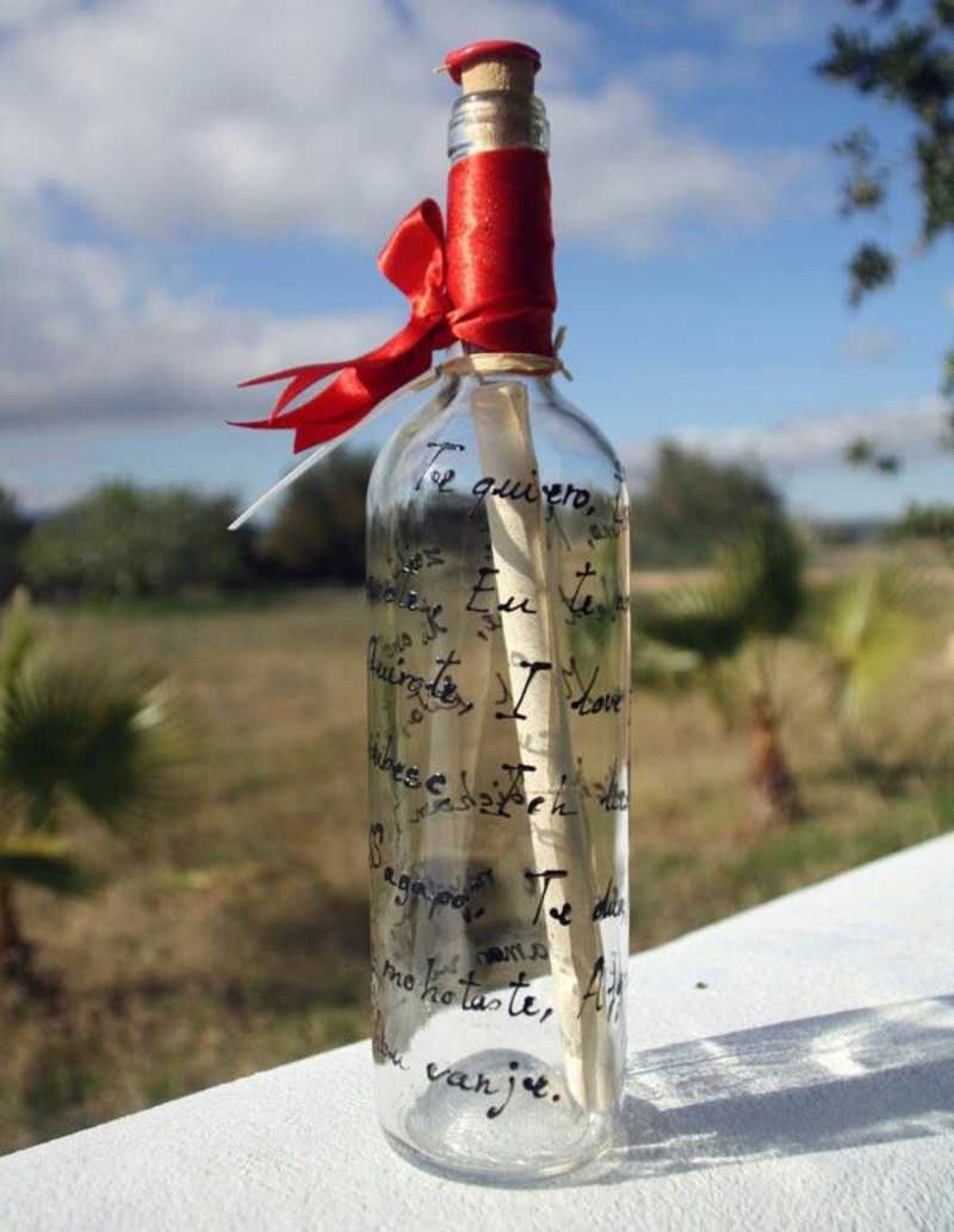Botella de cristal con mensaje de San Valentín.