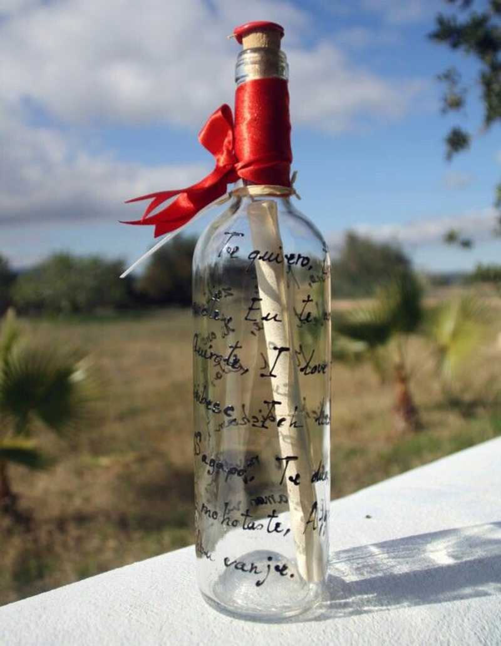 Botella de cristal con mensaje de San Valentín.