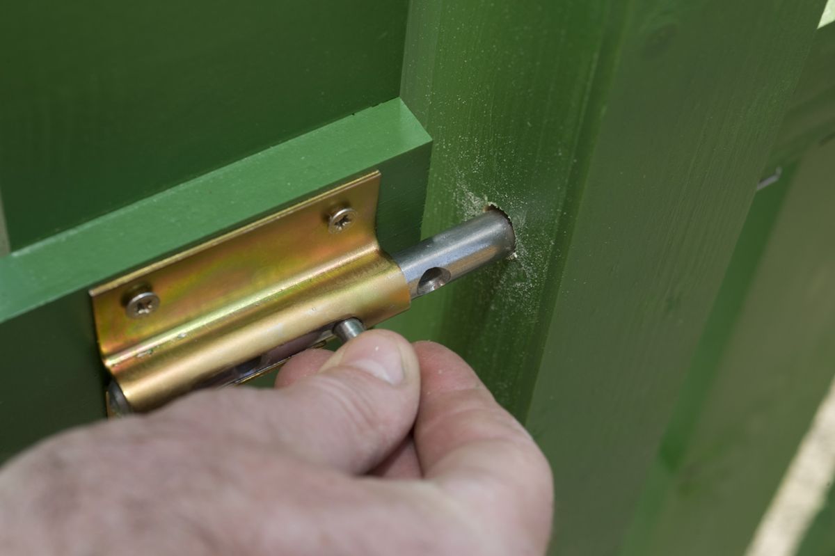 Cercado de madera para el jardín paso 28