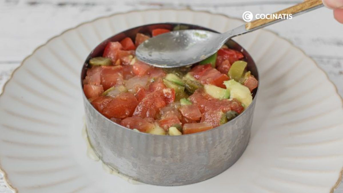 Damos forma al tartar de tomate
