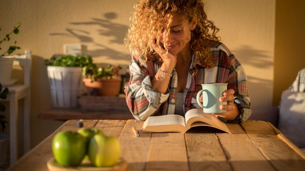 como decorar un patio interior mesa
