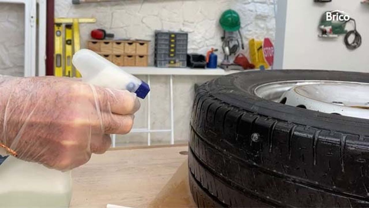 como arreglar pinchazo rueda coche p5
