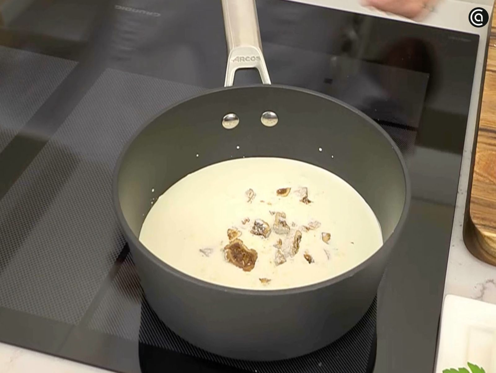 Cocina la nata con los higos secos y la miel