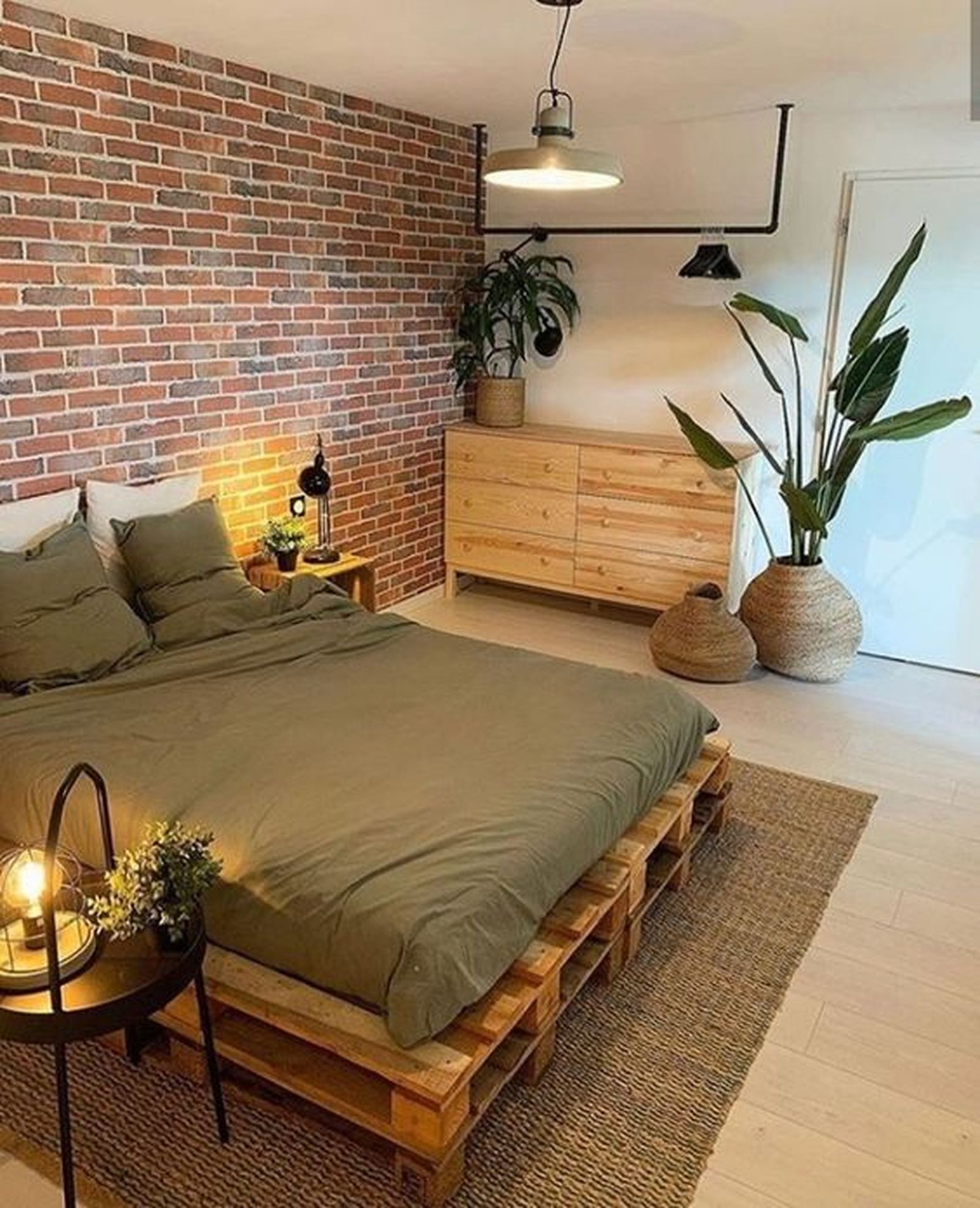 dormitorio con pared ladrillo visto 2