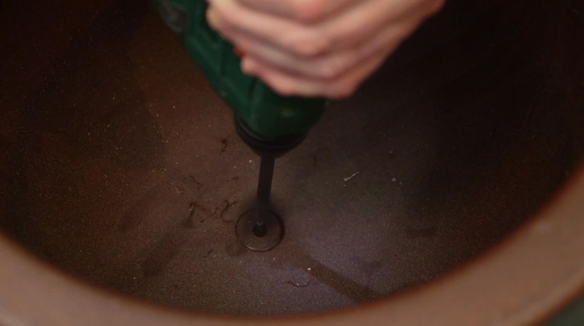 Cómo hacer una fuente macetero para el jardín paso 7