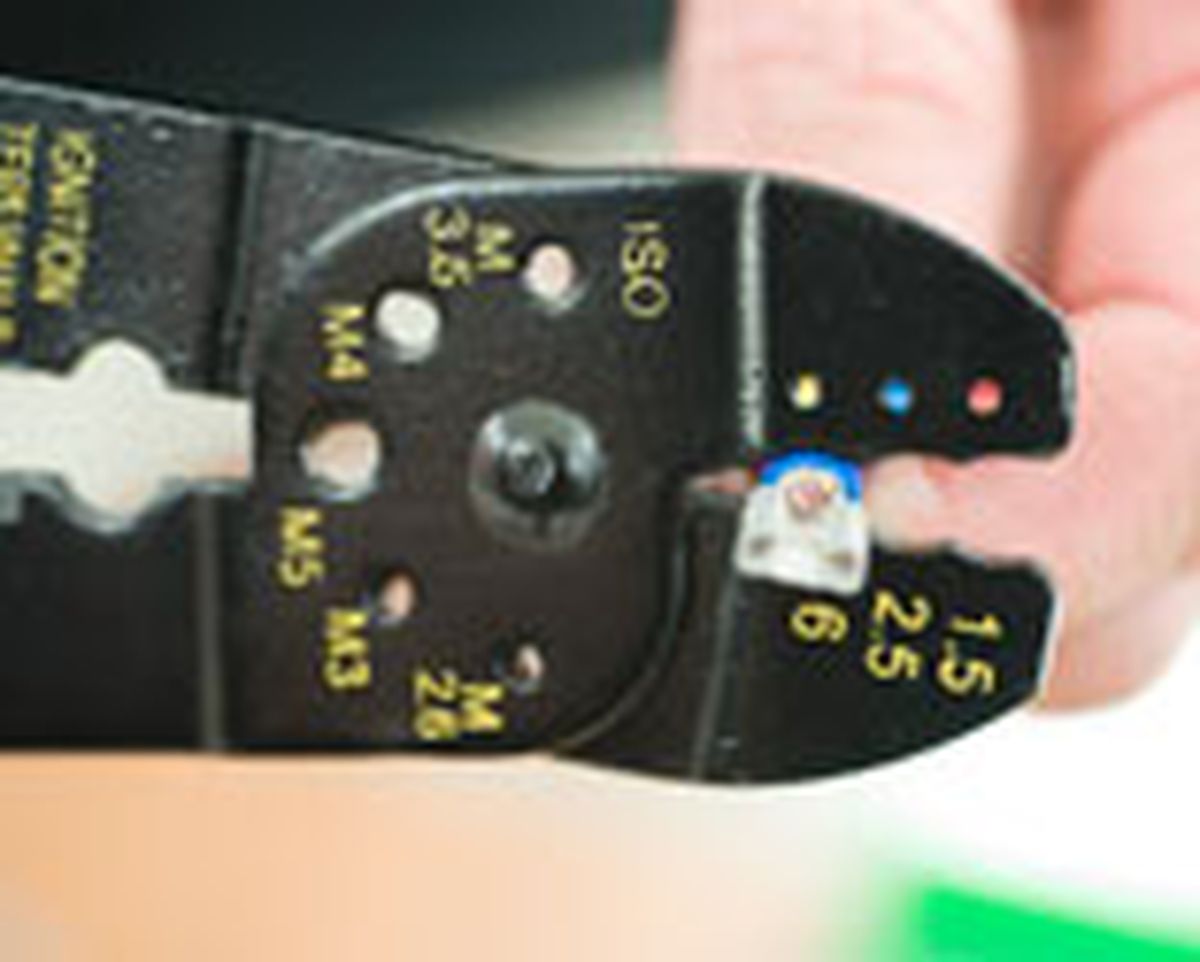 Brico 0648 1 engarzar terminales cable paso 3