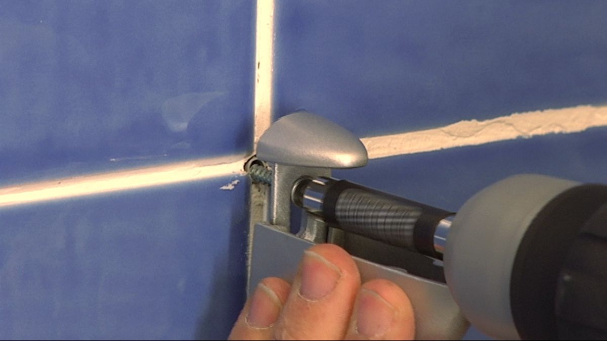 Perforar juntas de azulejo paso 2