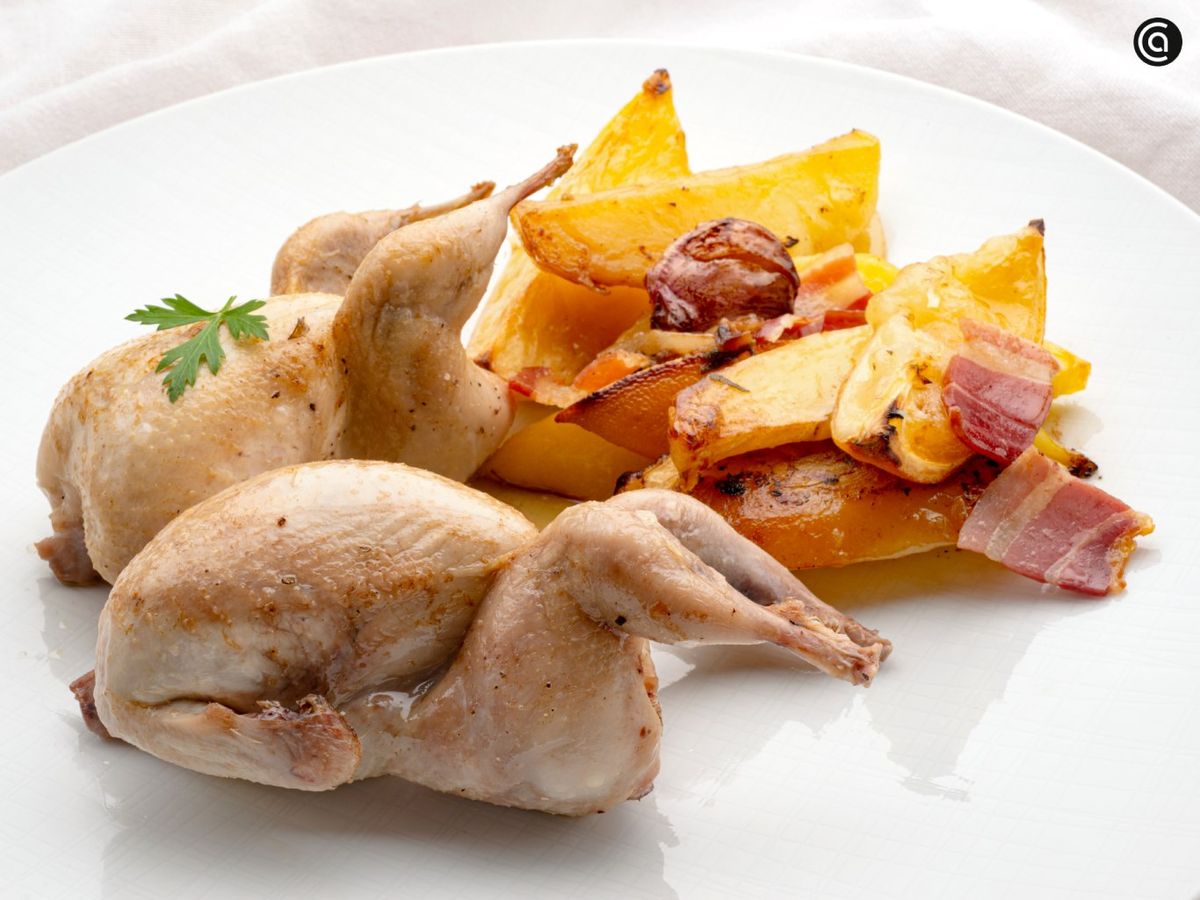 Aprende a preparar unas codornices al horno con patatas y panceta con Karlos Arguiñano