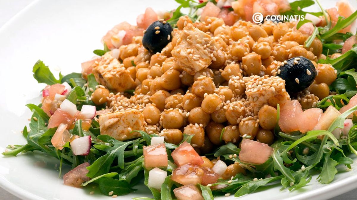 Ensalada de garbanzos con rúcula