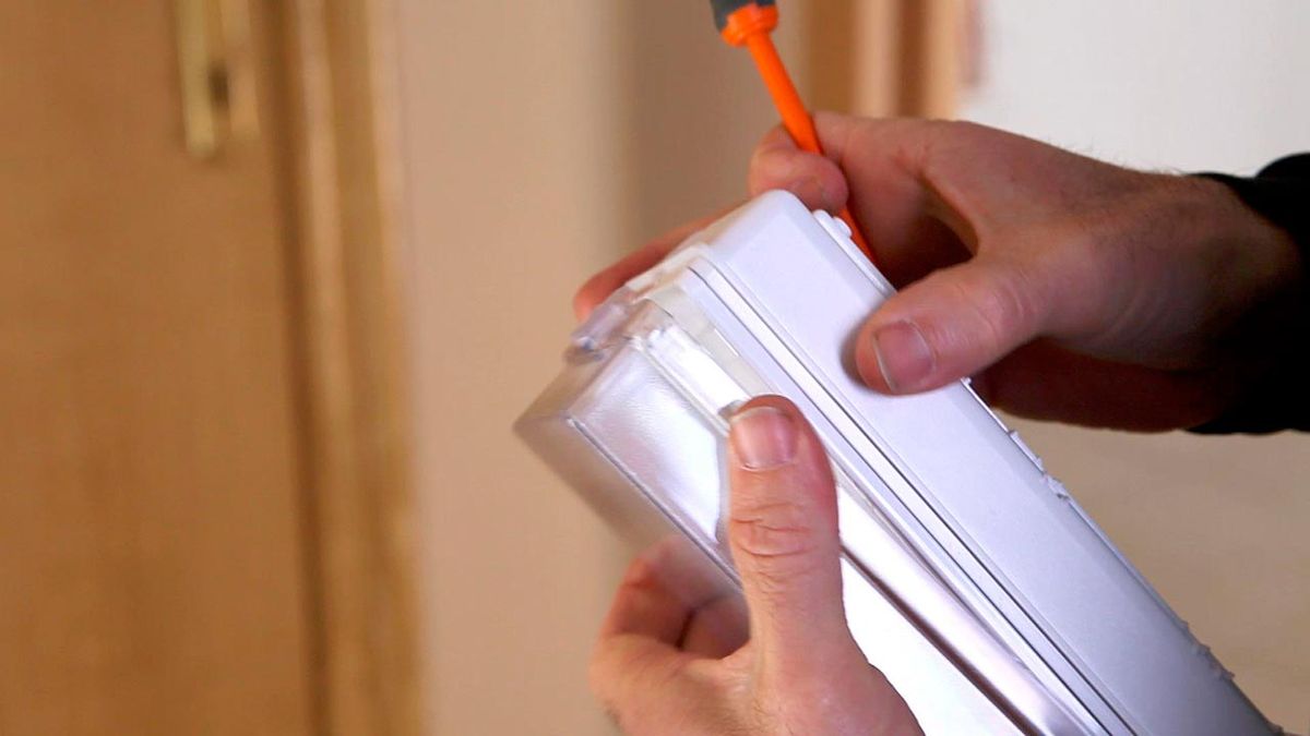 Instalar una luz de emergencia paso 2